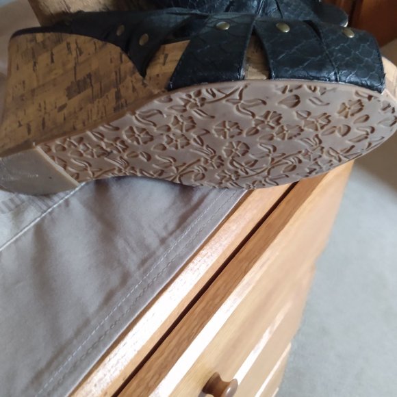 Shoes - Picture 2 of 2